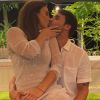Ivete Sangalo postou foto dando um beijo no marido, Daniel Cady, no Réveillon