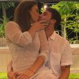Ivete Sangalo postou foto dando um beijo no marido, Daniel Cady, no Réveillon