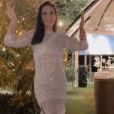 Look de Ivete Sangalo: cantora usou vestido branco, com pedrarias e fendas laterais no Réveillon