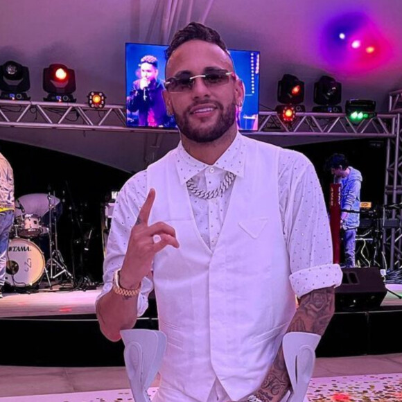 Neymar teve réveillon sem a affair, Bruna Biancardi, mas com festa, shows e Gil do Vigor