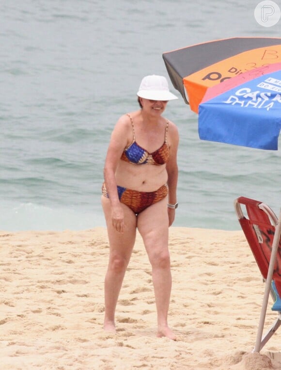 Dilma Roussef elegeu biquíni de cintura média para curtir dia de sol