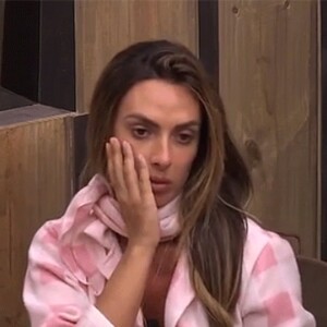 Nicole Bahls participou de 'A Fazenda' nas edições 5 e 9, e ficou conhecida por muitos memes, além de chorar muito durante o programa