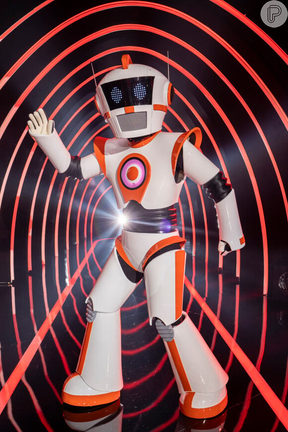 'The Masked Singer': o Robô apresenta fantasia com vidro e resina