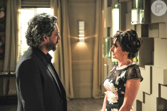 Magnólia (Zezé Polessa) vai até a empresa e pede para conversar com José Alfredo (Alexandre Nero), em cena de 'Império'
