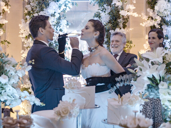 Bárbara (Alinne Moraes) e Christian (Cauã Reymond) fazem de tudo para tentar salvar o casamento após traição e brigas na novela ''Um Lugar ao Sol'