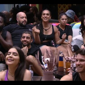 Participantes do 'BBB 22' finalmente fizeram roda de apresentação, que emocionou a todos, após a chegada dos três famosos que faltavam