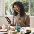 Nutricionista sugere incluir um cronômetro no celular para comer de modo pausado e respeitando o tempo do organismo