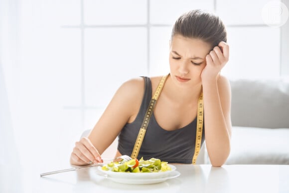 Manter uma dieta extremamente restrita sem orientação especializada é prejudicial à saúde