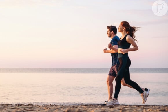 Praticar corrida na areia ajuda a emagrecer e melhora o condicionamento cardiovascular