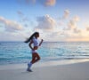 Correr na areia traz vantagens para corpo: tudo sobre o exercício. Veja a seguir dicas de especialista!