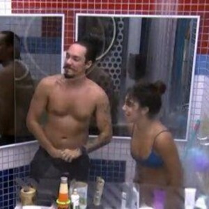 Eliezer e Maria foram desencorajados pelos brothers no 'BBB 22' após começarem a se preparar para fazer sexo depois da sugestão da atriz