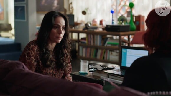 Mel (Samantha Quadrado) vai ver atendimento de Nicole (Ana Baird) por sua mãe, Helena (Claudia Mauro) na novela 'Um Lugar ao Sol'