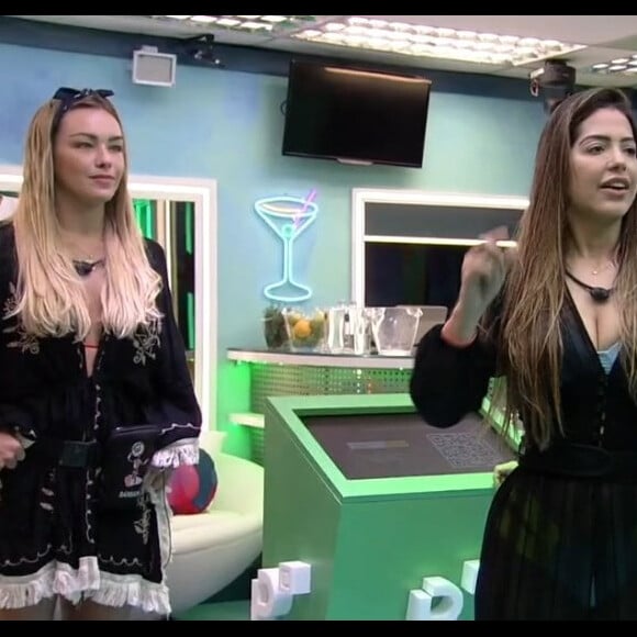 VIP do 'BBB 22' é formado por Bárbara, Eli, Vyni e Laís, escolhidos pela Líder Jade Picon, e Lucas, que acabou no local por consequência da Prova