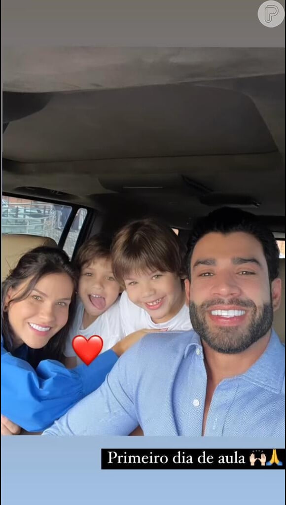 Gusttavo Lima também dividiu com os seguidores uma foto com Andressa Suita e os filhos, Gabriel e Samuel, à caminho da escola