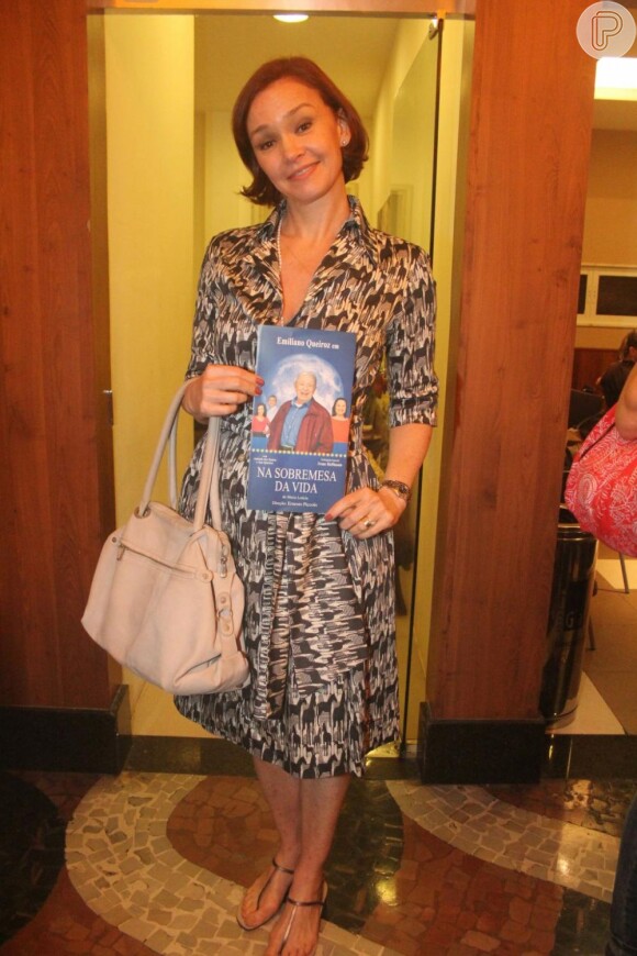 Julia esteve na estreia do livro que virou peça 'Na Sobremesa da Vida', com direção de Ernesto Piccolo, em agosto de 2012