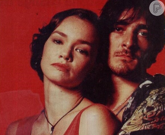 Julia Lemmertz e Alexandre Borges atuaram juntos na primeira novela do ator, 'Guerra Sem Fim', em 1993