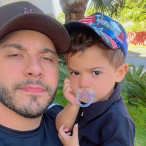 Leo, filho de Marília Mendonça e Murilo Huff, ainda fez pose no colo do pai