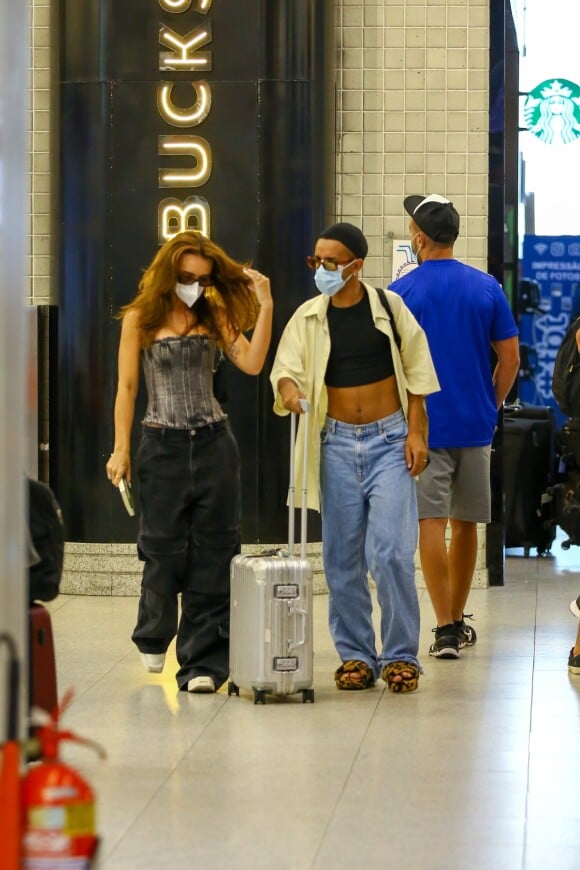 Jeans é uma aposta recorrente em aerooks por sua versatilidade: Rafa Kaliman o usou em top