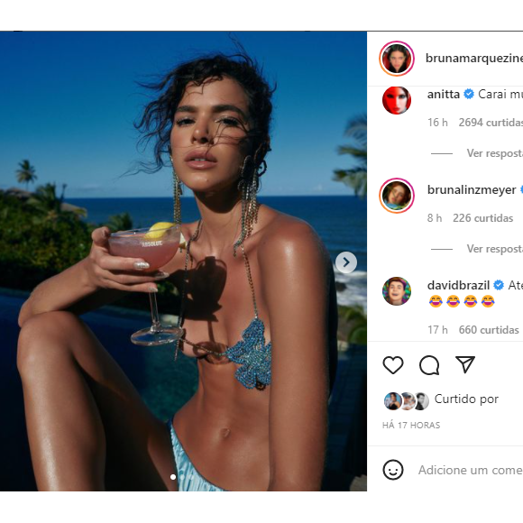 Anitta elogia beleza de Bruna Marquezine em foto da atriz usando biquíni de strass