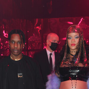 Grávida, Rihanna compareceu ao desfile da Gucci na Semana de Moda de Milão