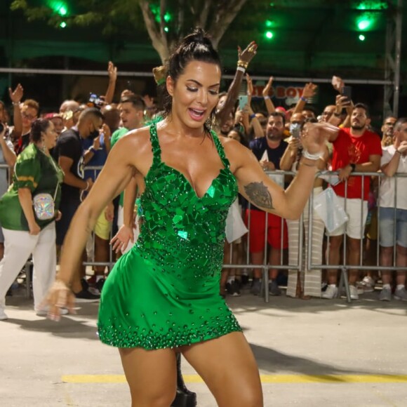 Além de Iza, Carla Prata também esteve no desfile da Imperatriz Leopoldinense da abertura do Rio Carnaval 2022