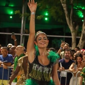 Hariany Almeida foi outra que desfilou com a Imperatriz Leopoldinense no evento de abertura do Carnaval