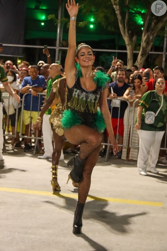 Hariany Almeida foi outra que desfilou com a Imperatriz Leopoldinense no evento de abertura do Carnaval
