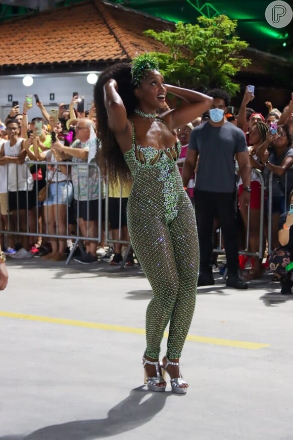 Iza foi destaque na noite do desfile de abertura do Rio Carnaval 2022, com a Imperatriz, assim como Viviane Araújo, que desfilou pelo Salgueiro