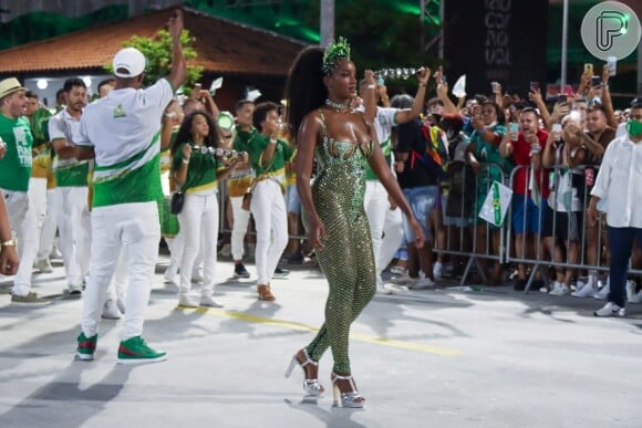 Ainda que os desfiles do Grupo Especial do Carnaval do Rio 2022 sejam só nos dias 22 e 23 de abril, Iza participou do evento de abertura da folia, que serviu como prévia da data oficial