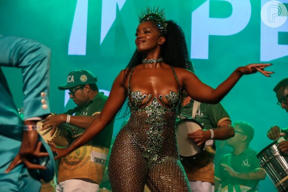 Iza é rainha da bateria da Imperatriz Leopoldinense, do Rio de Janeiro, desde 2019, sendo seu primeiro Carnaval com a escola de samba em 2020