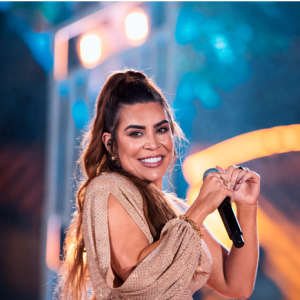 Naiara Azevedo decidiu regravar '50%' no novo DVD, 'Baseado em Fatos Reais', registrado após a morte de Marília Mendonça