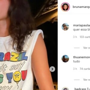 Blusa de Marquezine rouba a cena em sequência de fotos