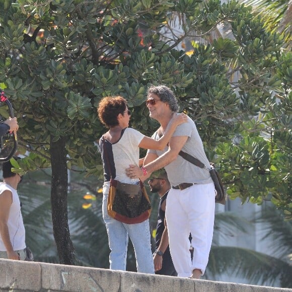 No fim da novela 'Um Lugar ao Sol', Rebeca (Andrea Beltrão) e Edgar (Eduardo Moscovis) se beijam e retomam namoro