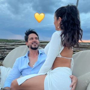 Ex-BBB Munik Nunes se declarou para Paulo Simão com direito a clique no colo do empresário