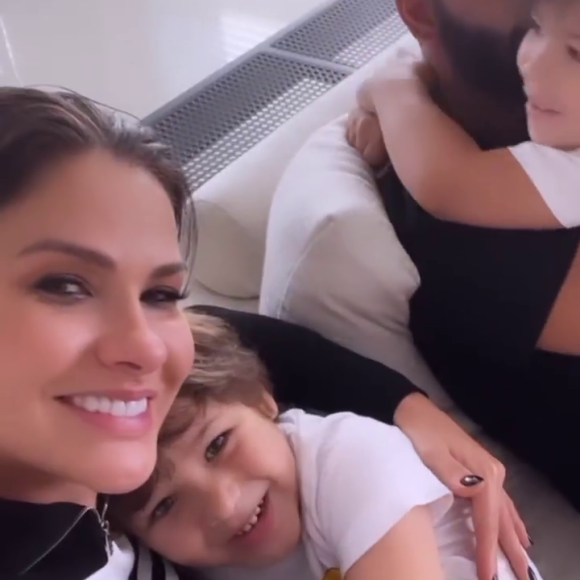 Gusttavo Lima e Andressa Suita reencontraram os filhos Gabriel e Samuel após uma semana longe