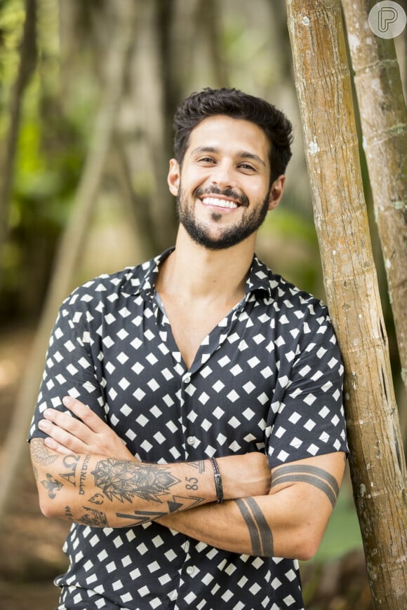 Rodrigo Mussi mora em São Paulo e Ana Clara, no Rio de Janeiro