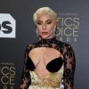 Beauty expert ensina a fazer em casa a make de Lady Gaga, com foco no olhar