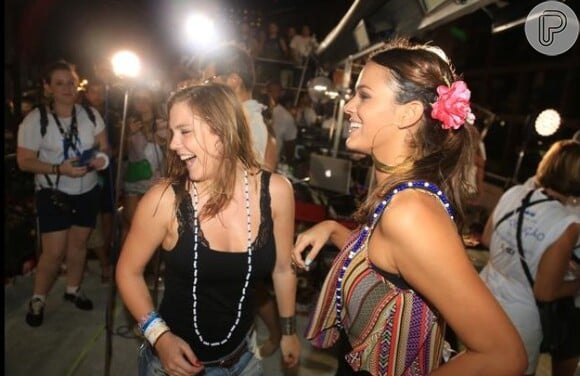 Bruna Marquezine e Alice Wegmann se esbaldaram dançando 'Lepo Lepo' no trio de Ivete Sangalo em Salvador, no dia 3 de março de 2014