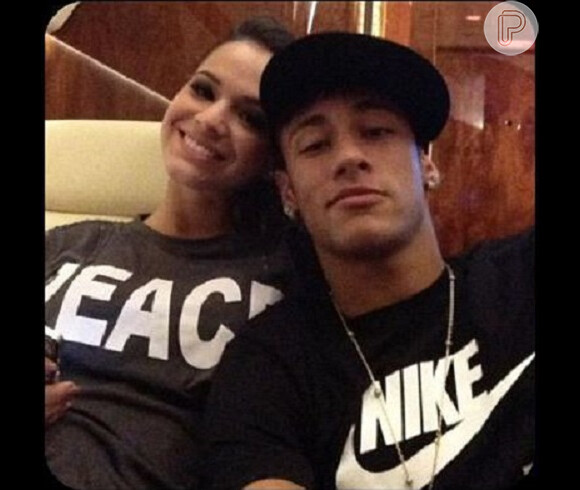 Bruna Marquezine e Neymar curtiram noitada na boate Dom Room, em Santos, São Paulo, em 24 de maio de 2014