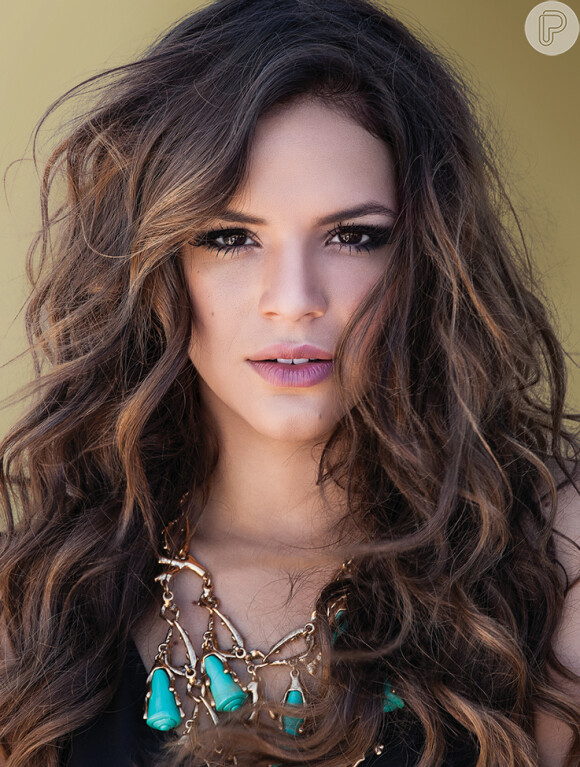 A atriz foi capa da revista 'Cabelos & Cia'  de julho de 2014