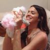 No dia 14 de julho, a atriz amanheceu dando bom dia aos seus seguidores no Instagram acompanhada da sua cadelinha, Luna, no colo. A atriz comemorava os seis meses do seu bichinho de estimação