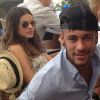 Neymar e Bruna Marquezine viajam de férias Ibiza, no balneário espanhol. Uma fã contou que viu os dois brigados no aeroporto em 25 de julho
