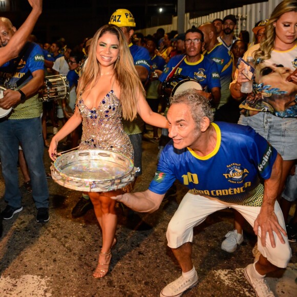 Carnaval 2022: Lexa posa ao lado da bateria da Unidos da Tijuca em ensaio da escola