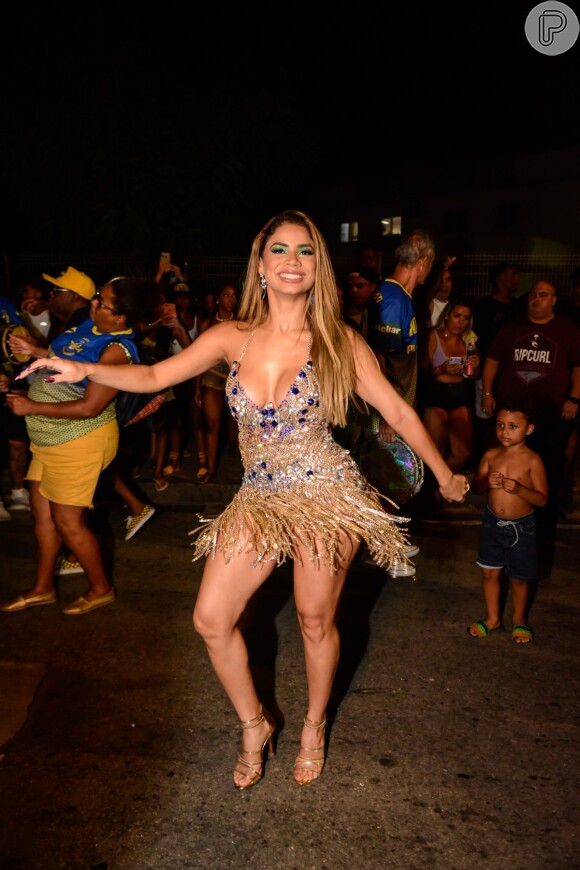 Carnaval 2022: Lexa exibe gingado em ensaio da escola de samba Unidos da Tijuca, agremiação da qual é rainha de bateria