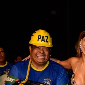 Carnaval 2022: Lexa faz fotos ao lado da bateria da Unidos da Tijuca em ensaio