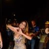 Carnaval 2022: Lexa alia decote profundo em vestido brilhante com franjas em ensaio da Unidos da Tijuca