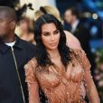 Kim Kardashian colocou os sapatos da marca Yeezy, de Kanye West, à venda