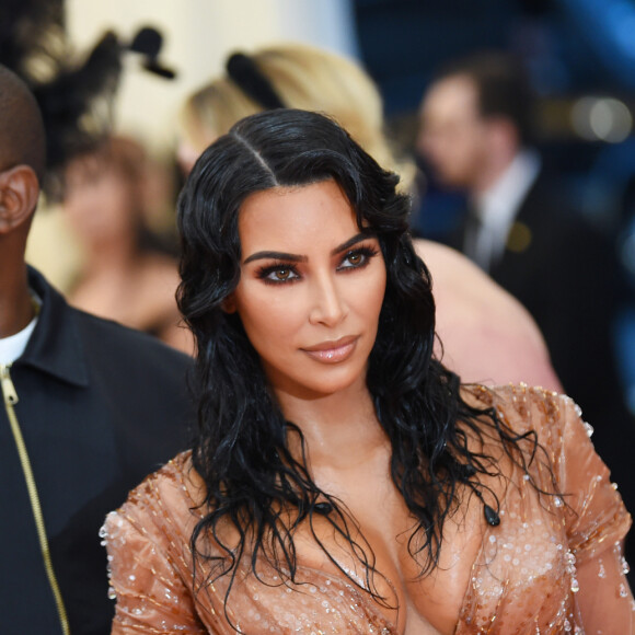 Kim Kardashian colocou os sapatos da marca Yeezy, de Kanye West, à venda