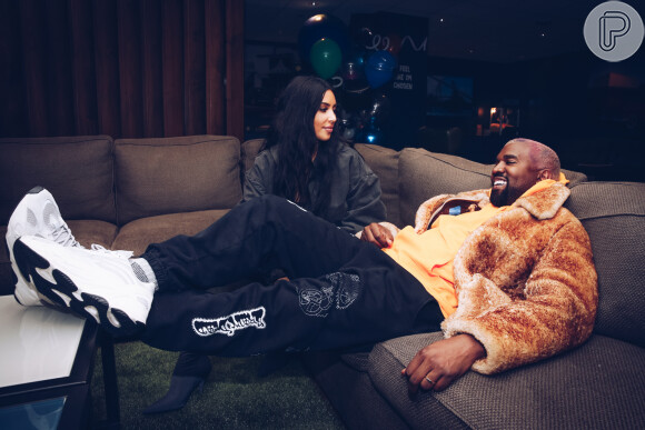 Os itens da marca de Kanye West que Kim Kardashian colocou à venda custam até 375 dólares (mais de 1,800 reais) 