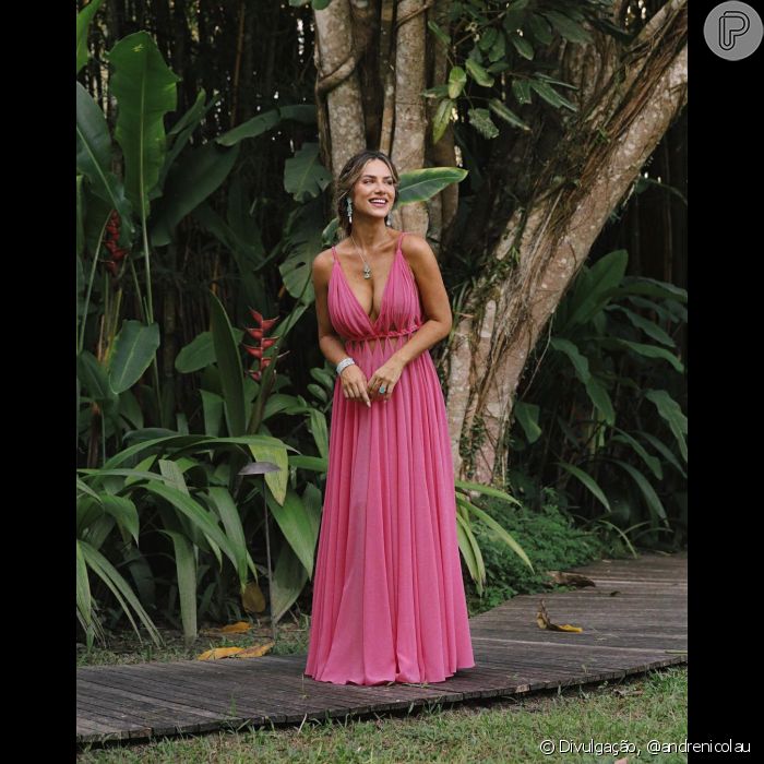 Vestido rosa com recortes na cintura: Giovanna Ewbank usou peça fluida em  tom romântico para o casamento de amigos. - Purepeople